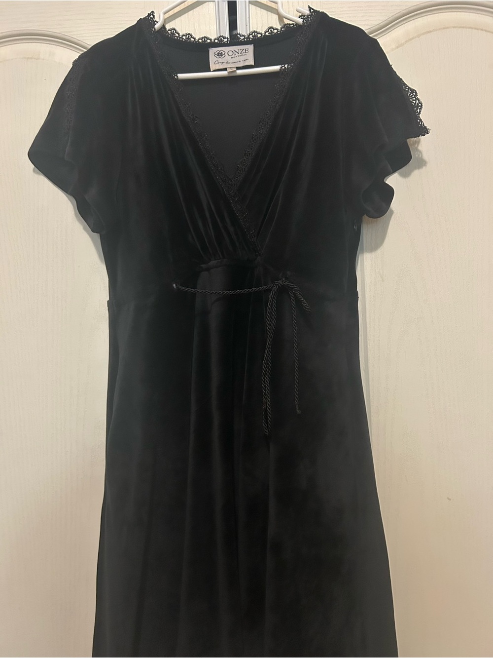 ONZE MontrĂŠal Black Velvet Lace Mini Dress L